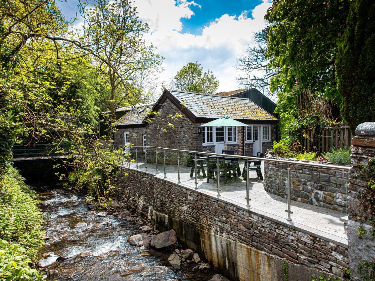 Swansea Valley Holiday Cottages Cilybebyll Exterior photo
